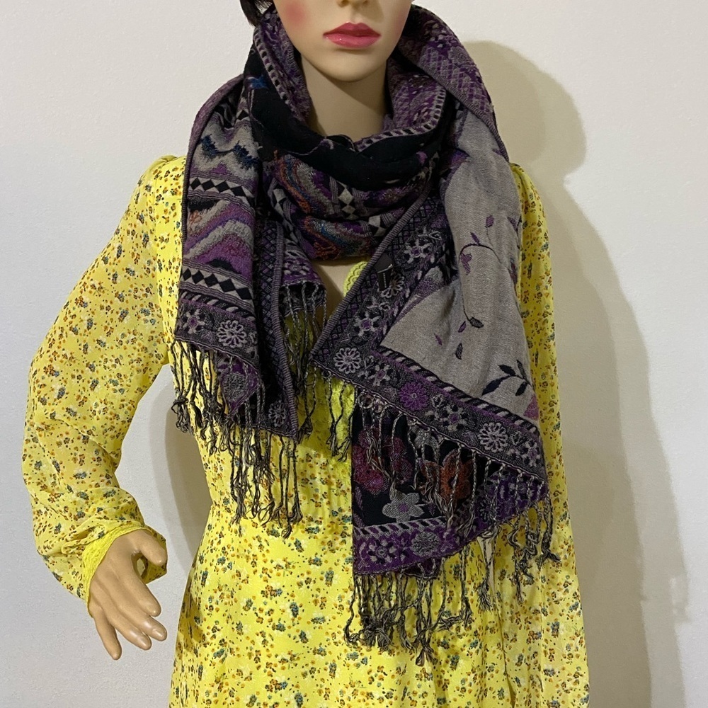 VINTAGE SCARF/WRAP - Picture 7 of 9